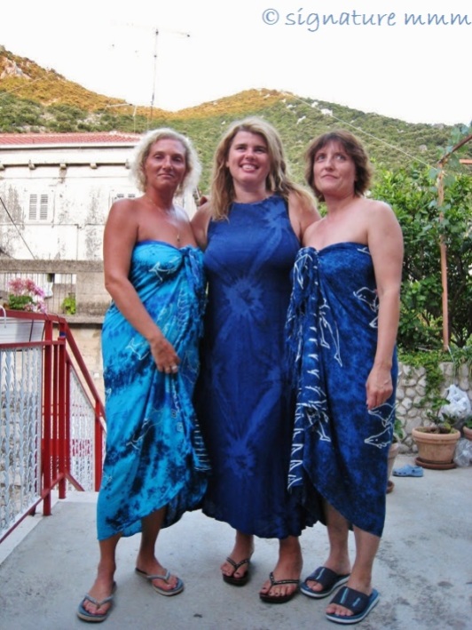 Three blue graces. You are missing!