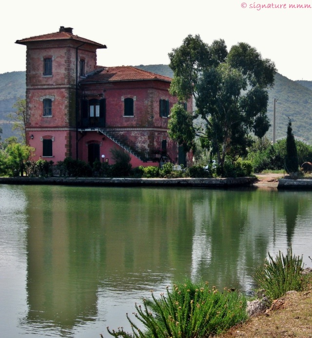 I'll be wondering how it would be to live in this house on the Orbetello lagoon to see when the flamingos arrive for the winter.